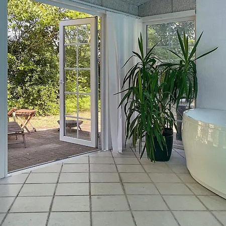 Дом отдыха Tranquil Oasis With Pool - By Traum